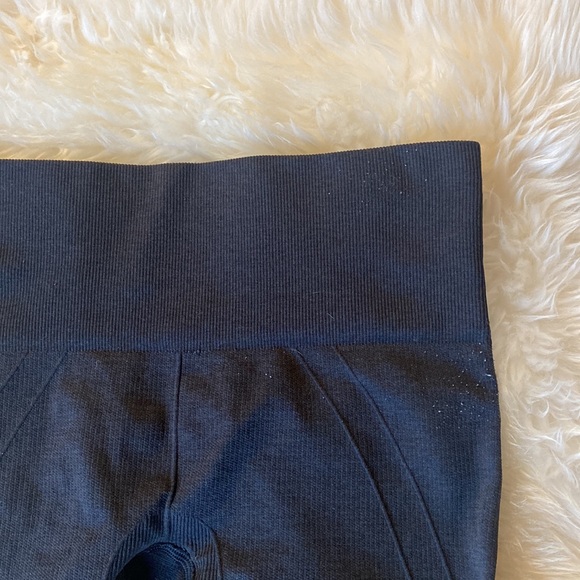 Lululemon In the Flow Crop II size 2 Grey - Picture 6 of 7